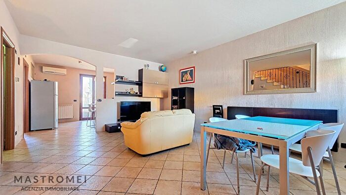 Casa con 7 locali in vendita in Via Francesca Romea, Altopascio