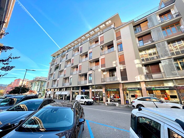 Appartamento con 6 locali in vendita in Corso Piave, Alba