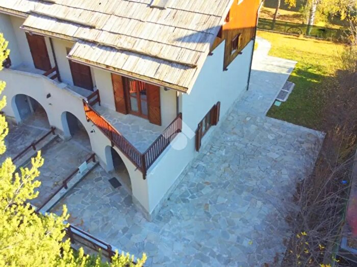 Casa con 5 locali in vendita in Via Giuseppe Mazzini, Bardonecchia