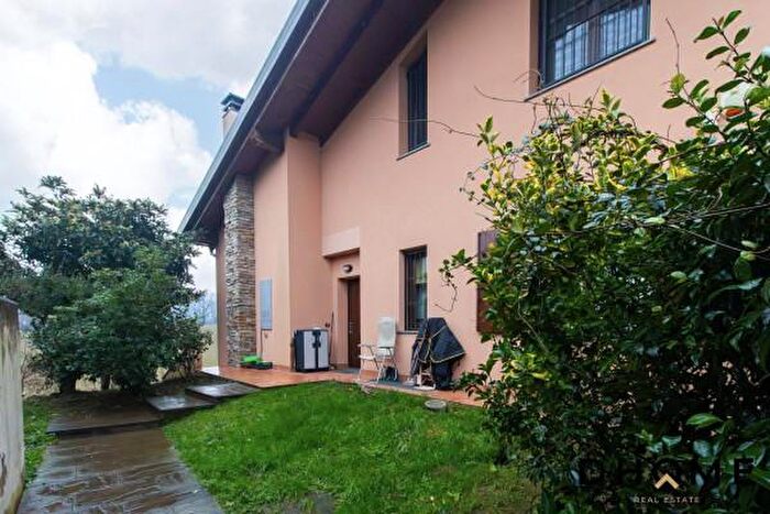 Casa quadrilocale in vendita in Via Antonio Vivaldi, Missaglia