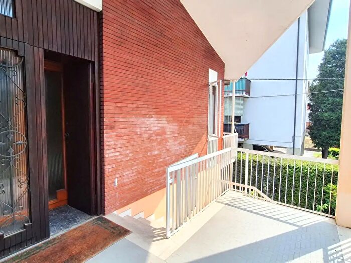 Casa con 6 locali in vendita in Via Matteazzi, Vicenza