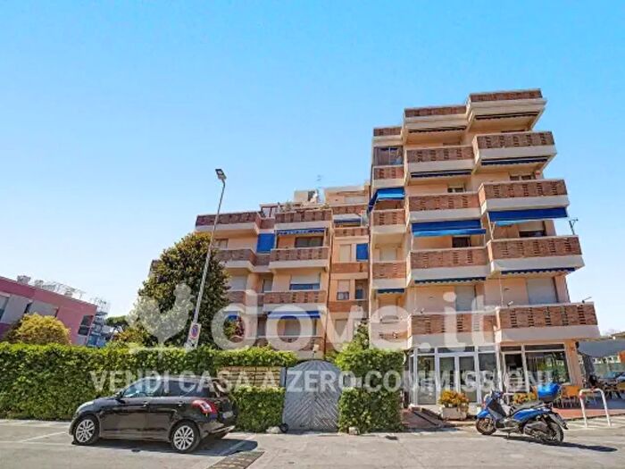 Appartamento quadrilocale in vendita in Via Piave, Viareggio