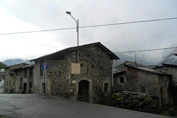 Casa quadrilocale in vendita in Via Piatta, Castione Andevenno