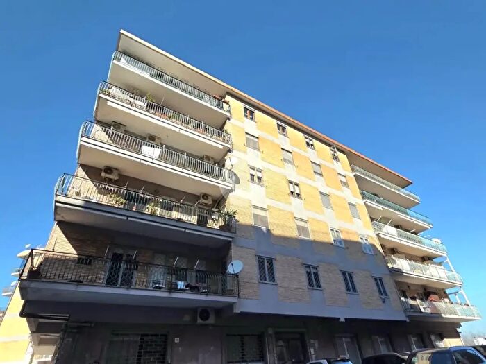 Appartamento quadrilocale in affitto in Traversa Tommaso De Amicis, Napoli
