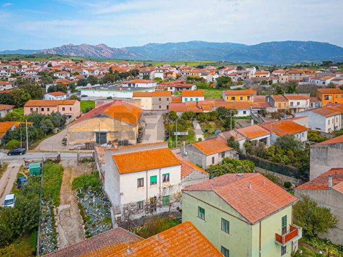 Casa con 8 locali in vendita in Via dei Mille Snc, Perfugas
