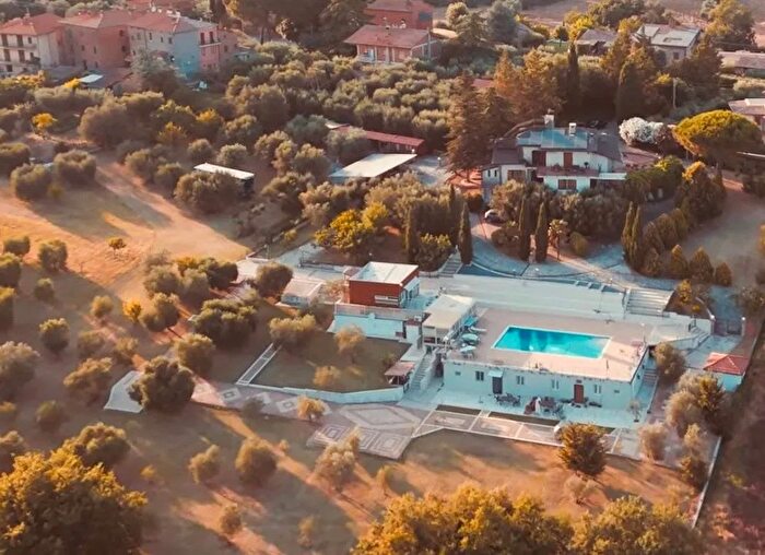 Casa con 10 locali in vendita in Via Firenze, Castiglione Del Lago