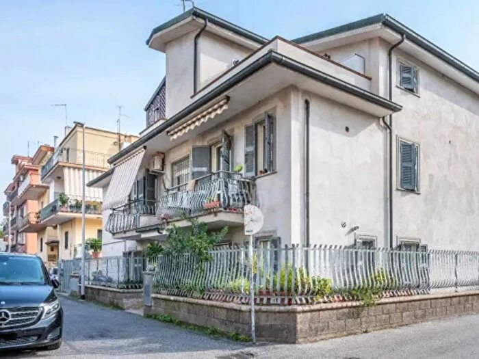 Appartamento quadrilocale in vendita in Via Lauso, Roma