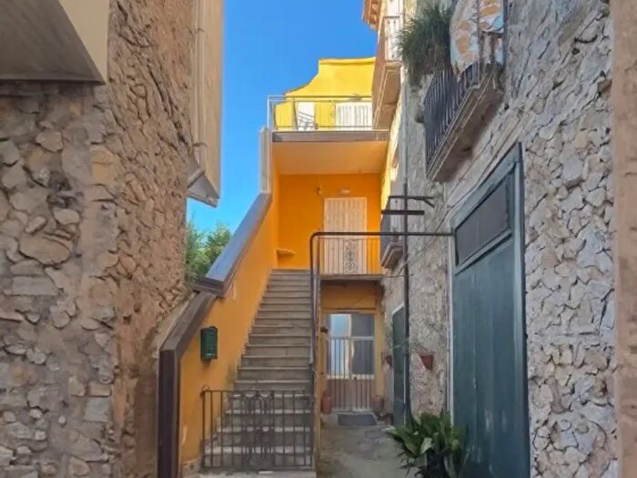 Casa con 5 locali in vendita in Piazza Plebiscito, Sapri