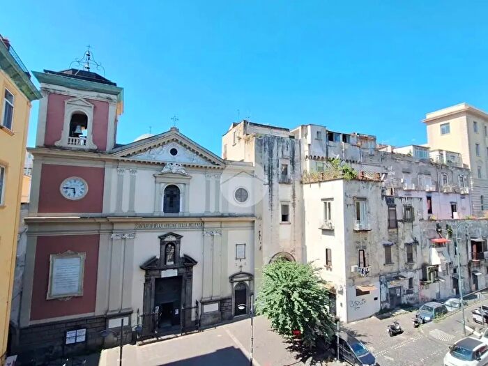 Appartamento quadrilocale in vendita in Via Salvator Rosa, Napoli