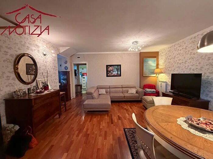 Casa con 6 locali in vendita in Via del Broccoletto, Lucca