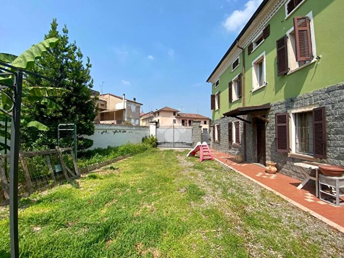 Casa con 6 locali in vendita in Piazza Calvi, Sale