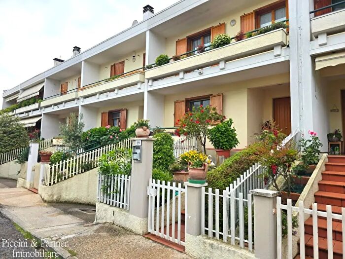 Casa con 9 locali in vendita in Via della Filarmonica, Perugia