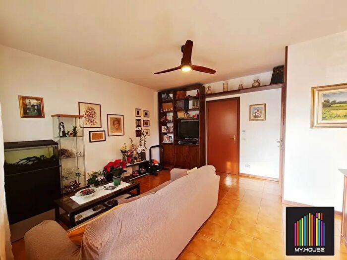 Appartamento trilocale in vendita in Via Monte Nero, Jerago Con Orago