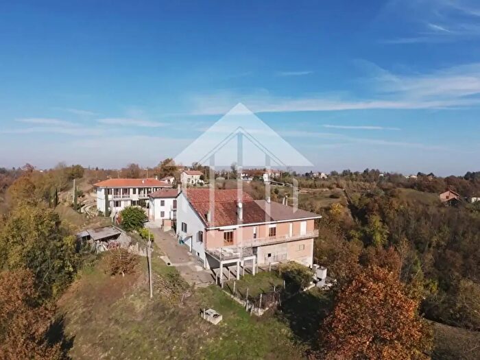 Casa con 7 locali in vendita in Via Montà, Portacomaro