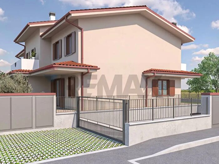 Casa quadrilocale in vendita in Via Abruzzo, Rovato