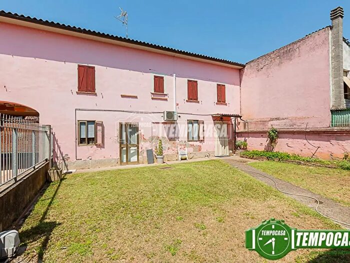 Casa quadrilocale in vendita in Via Camillo Benso Conte di Cavour, Soresina