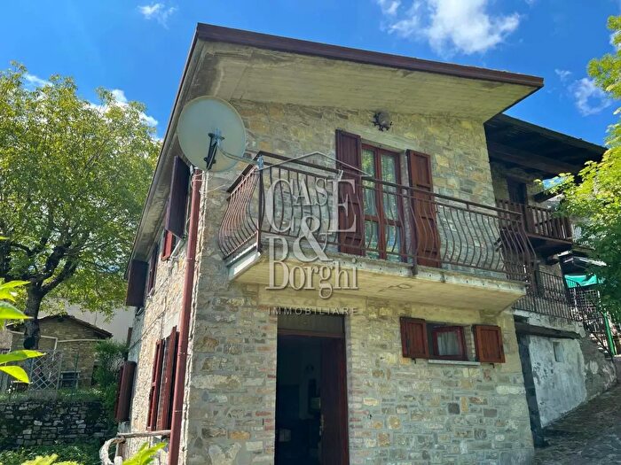 Casa quadrilocale in vendita in Via Circonvallazione, Romagnese