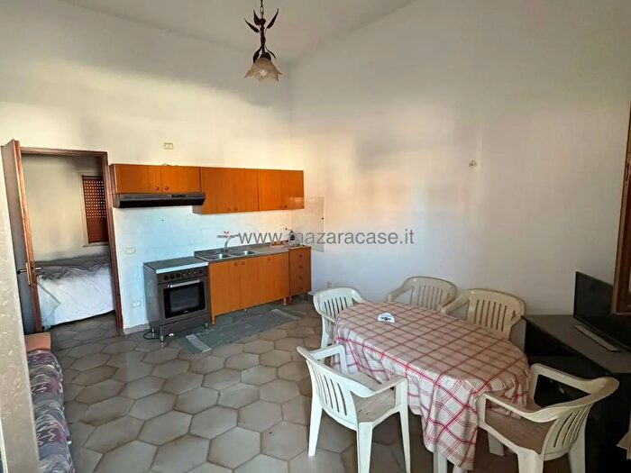 Appartamento con 8 locali in vendita in Via Castelvetrano, Mazara Del Vallo