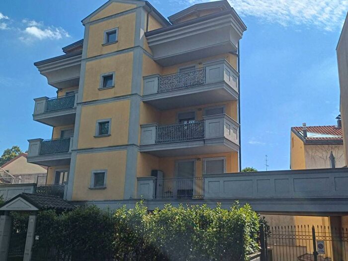 Appartamento trilocale in affitto in Via Luciano Manara, San Biagio, Monza