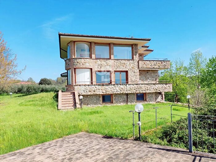 Casa con 6 locali in affitto in Località Pianinciano Snc, Grotte Di Castro