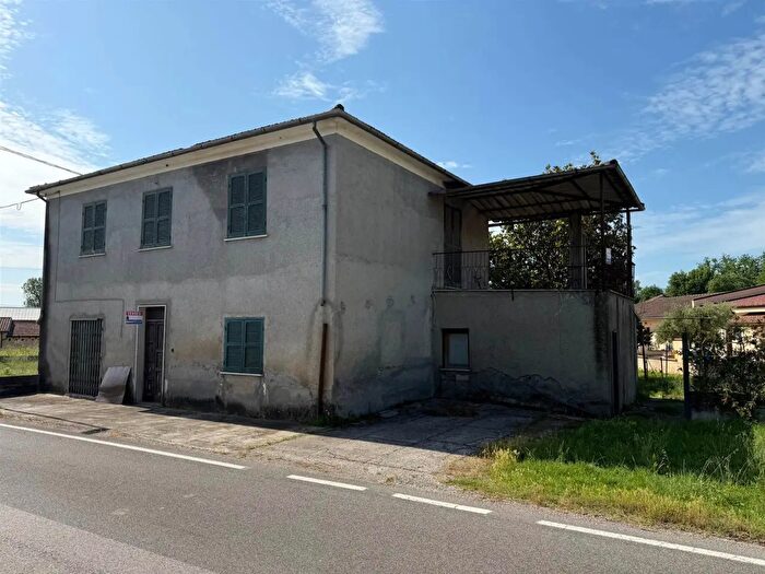Casa con 7 locali in vendita in VI La Croce, San Giovanni Incarico