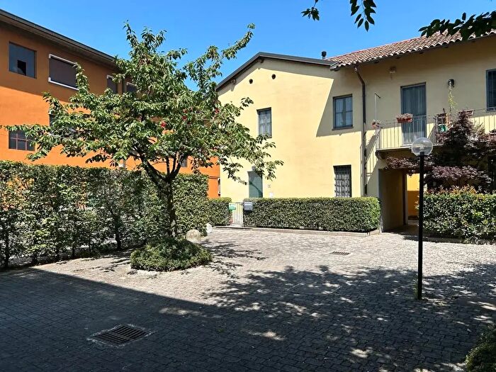 Appartamento trilocale in vendita in Via Vittorio Veneto, Settimo Milanese
