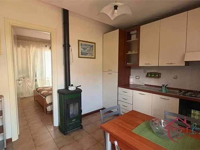 Appartamento trilocale in vendita in Via G B Ilario Cesio, Casanova Lerrone