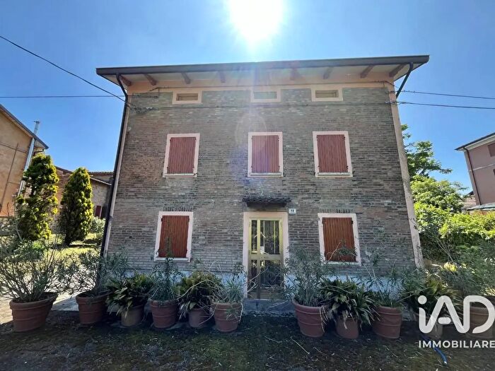 Casa con 8 locali in vendita in Via SottArgine, Cavezzo