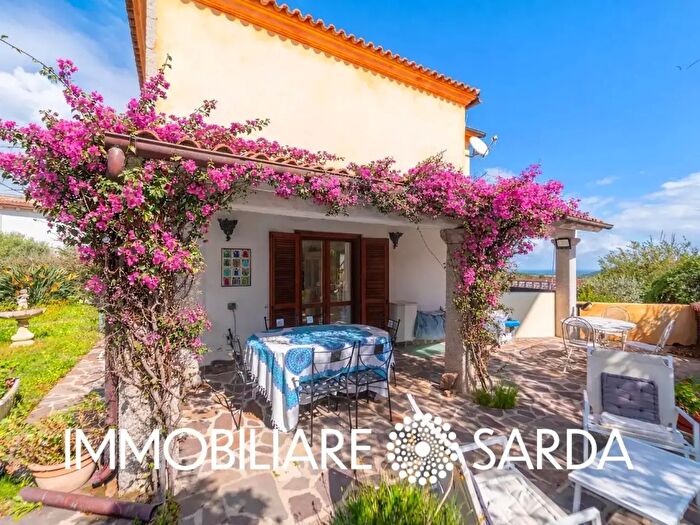 Casa con 5 locali in vendita in San Teodoro