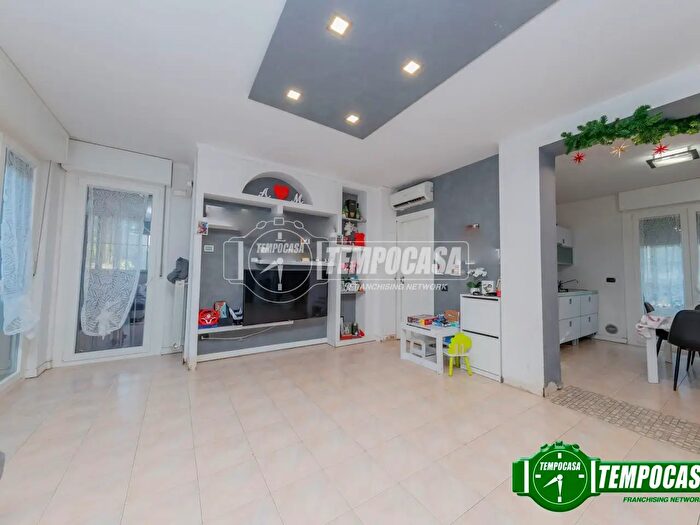 Appartamento trilocale in vendita in Via Santa Maria, Casarile