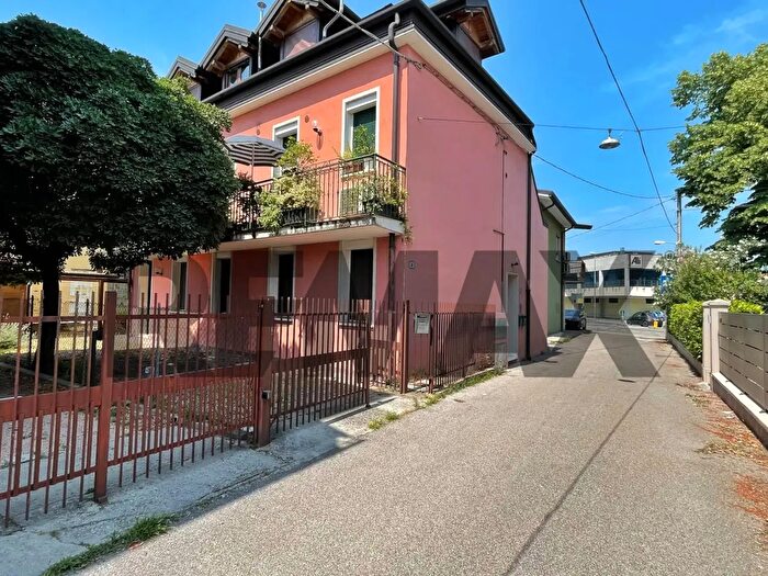 Appartamento quadrilocale in vendita in Via Carlo Tivaroni, Padova