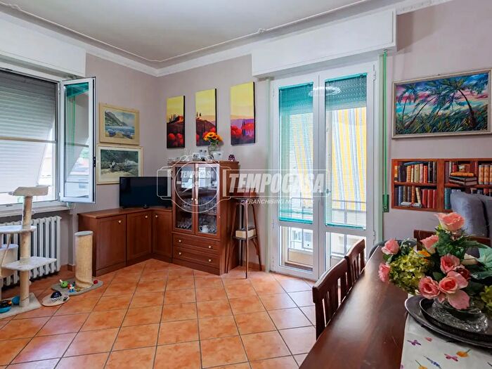 Appartamento trilocale in vendita in Via Luca Signorelli, Parma