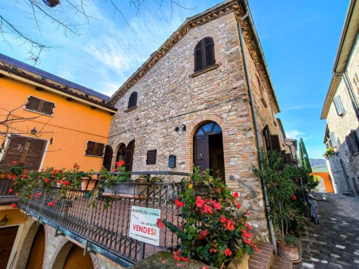 Casa quadrilocale in vendita in Corso Giovanni XXIII, Frontino