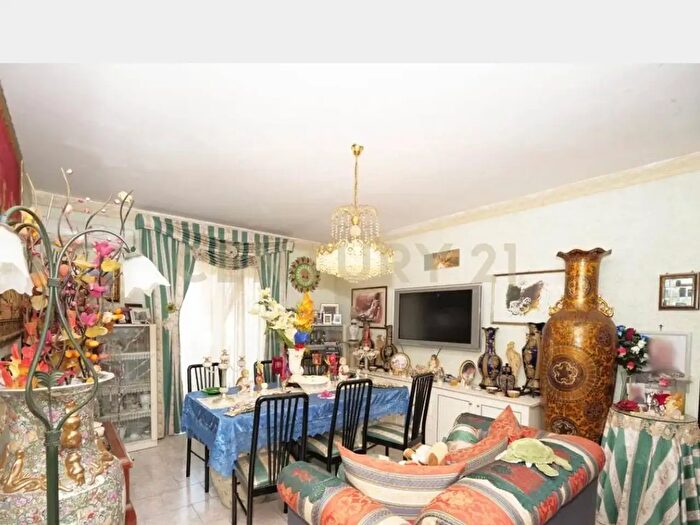 Appartamento con 6 locali in vendita in Viale Bummacaro, Catania