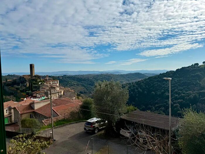 Casa con 6 locali in vendita in Via Giuseppe Garibaldi, Magliano In Toscana