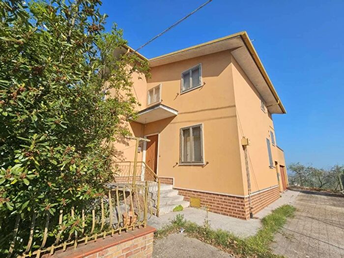 Casa quadrilocale in vendita in Santa Maria Nuova, Santa Maria Nuova