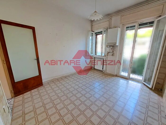 Appartamento quadrilocale in vendita in Via Sandro Gallo, Venezia