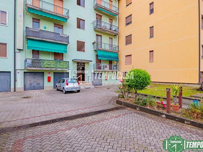 Appartamento trilocale in vendita in Via della Pesa, Tavazzano Con Villavesco