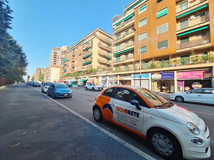 Appartamento trilocale in vendita in Viale Giovanni Suzzani, Milano