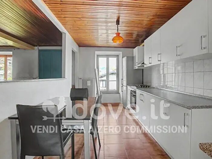 Appartamento con 5 locali in vendita in Via Risorgimento, Cadegliano Viconago