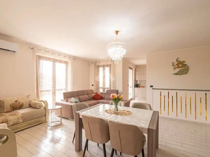 Appartamento con 5 locali in vendita in Via Giuseppe Ungaretti, Riva Presso Chieri