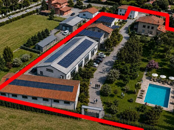 Casa con 15 locali in vendita in Via Emilia, Longiano