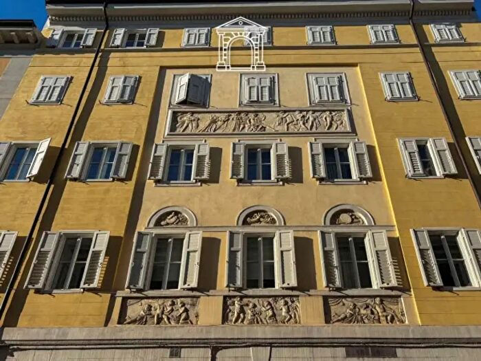 Appartamento quadrilocale in vendita in Via Cadorna, Trieste