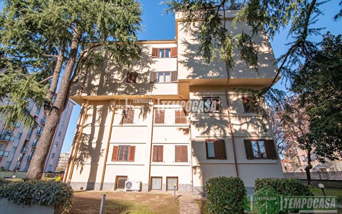 Appartamento trilocale in vendita in Via Don Minzoni, Monza