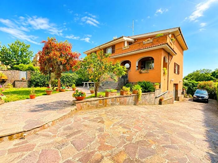 Casa quadrilocale in vendita in Via Alfredo Grandidier, Roma