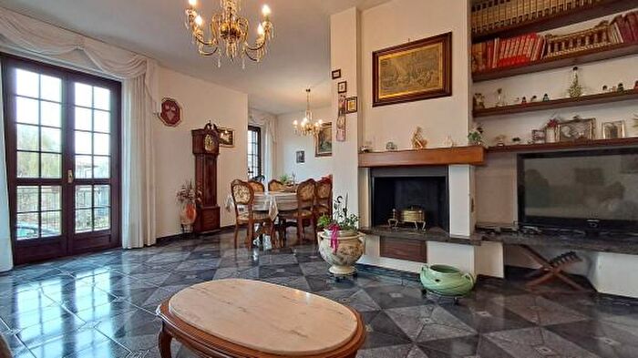 Casa con 5 locali in vendita in Strada Valle, Voghera