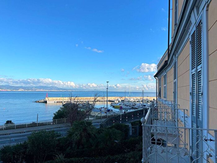 Appartamento bilocale in affitto in Piazza Argentina, Pineta, Arenzano