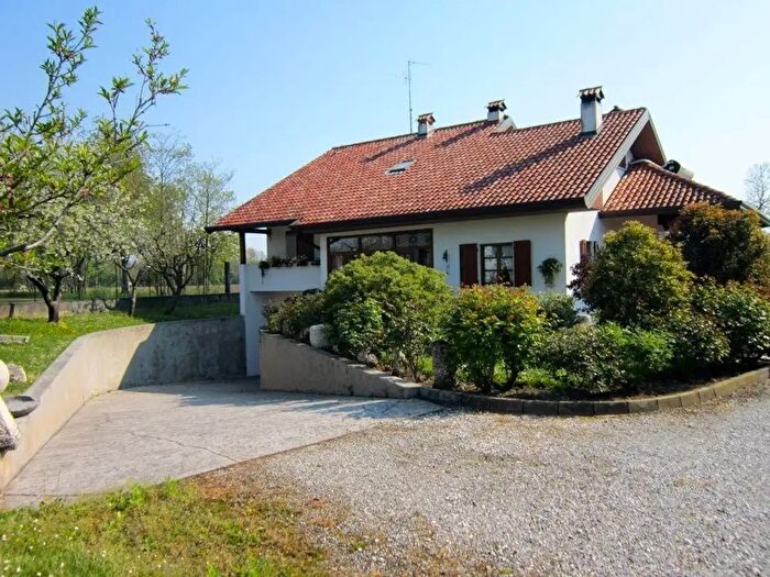 Casa con 10 locali in vendita in Spilimbergo