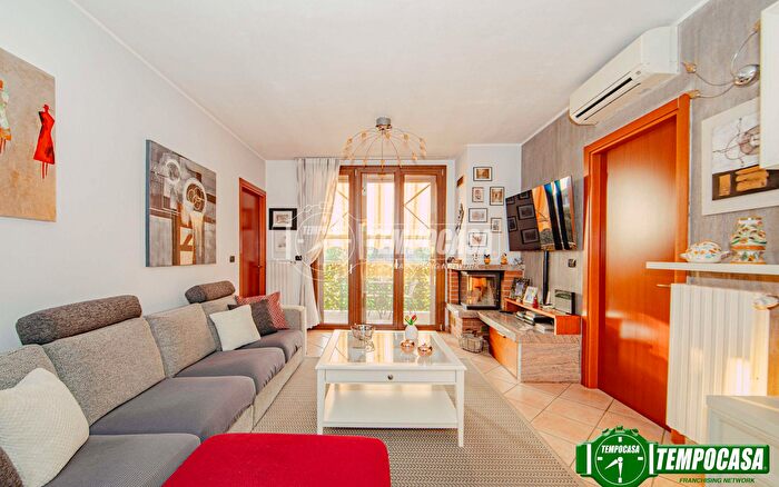 Appartamento quadrilocale in vendita in Via Edoardo Camera, Pavia