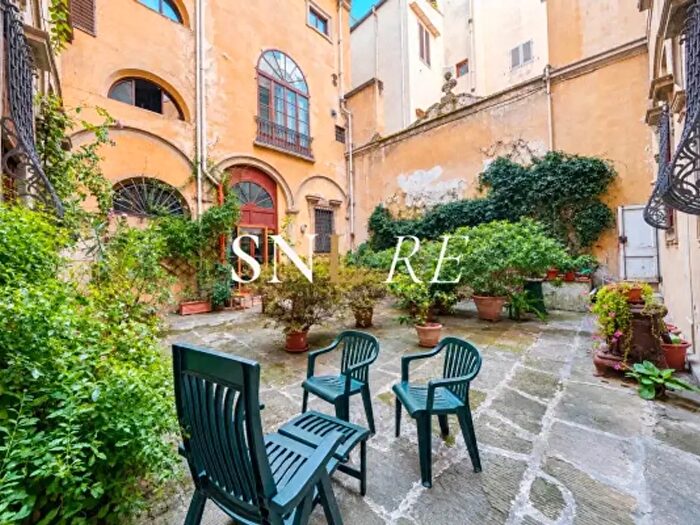 Appartamento con 6 locali in vendita in Piazza dei Mozzi, Firenze